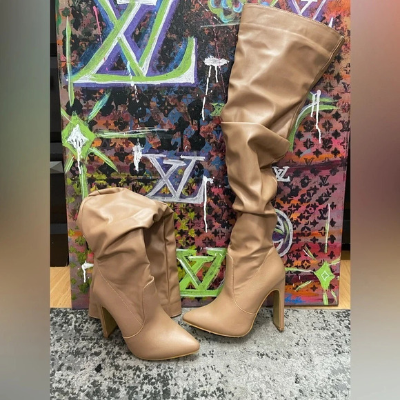 Thigh high beige boots - Picture 1 of 6